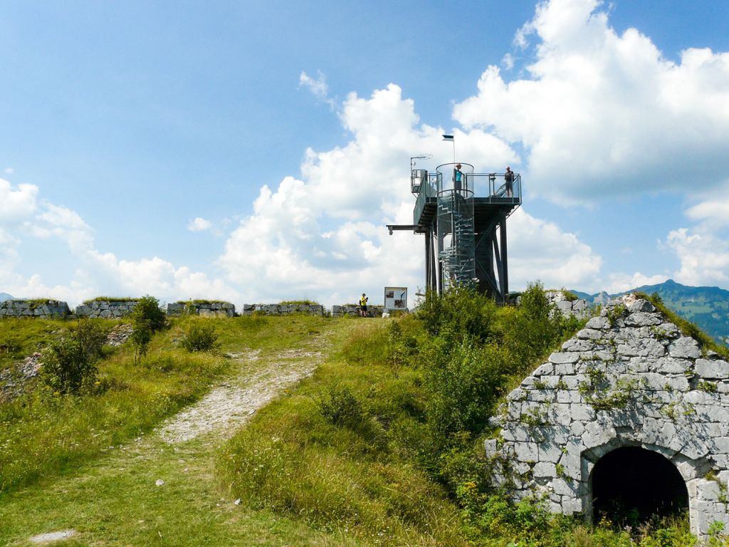 Festung Schlosskopf - Reutte - ... baute einige Aussichtsplattformen sowie –türme. - © <a href="https://papa-wanderwolle.jimdofree.com/2020/10/06/burgenrunde-auf-dem-ehrenberg/" target="_blank">Wolfgang Berres auf papa.wanderwolle</a>